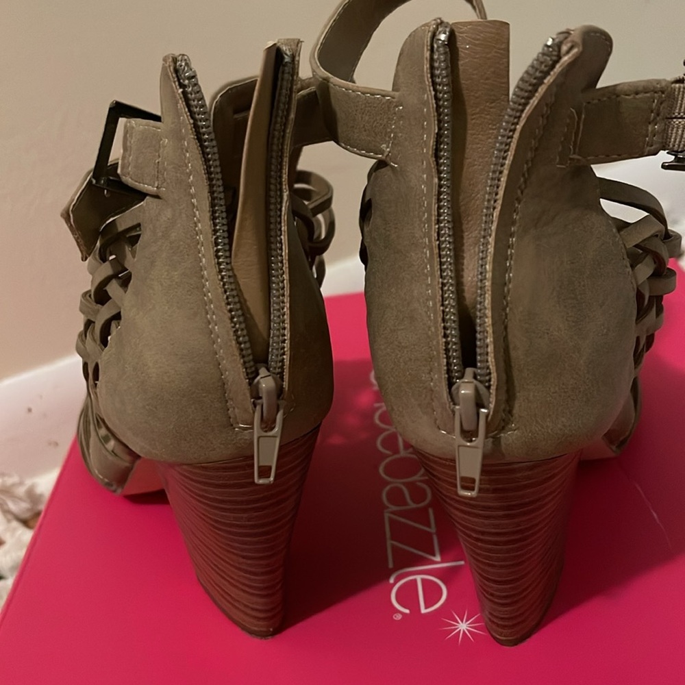 πΈπΈπΈ Dress Sandals πππ - Picture 7 of 7